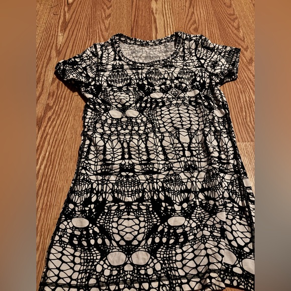 Lululemon Black and White Swiftly Tech - Picture 1 of 2